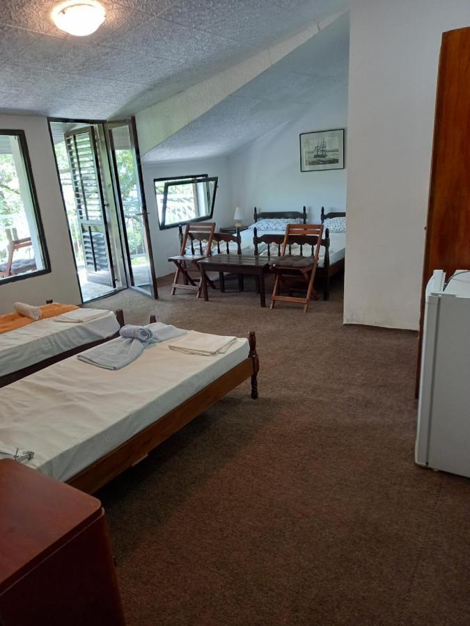 Hotel Sea View Risan Exterior foto